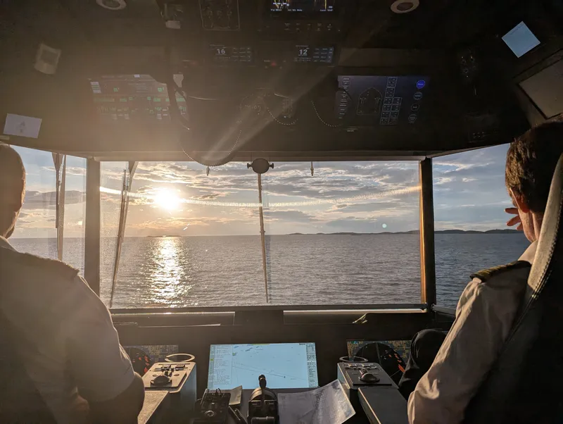 Wheelhouse controls during active watchkeeping
