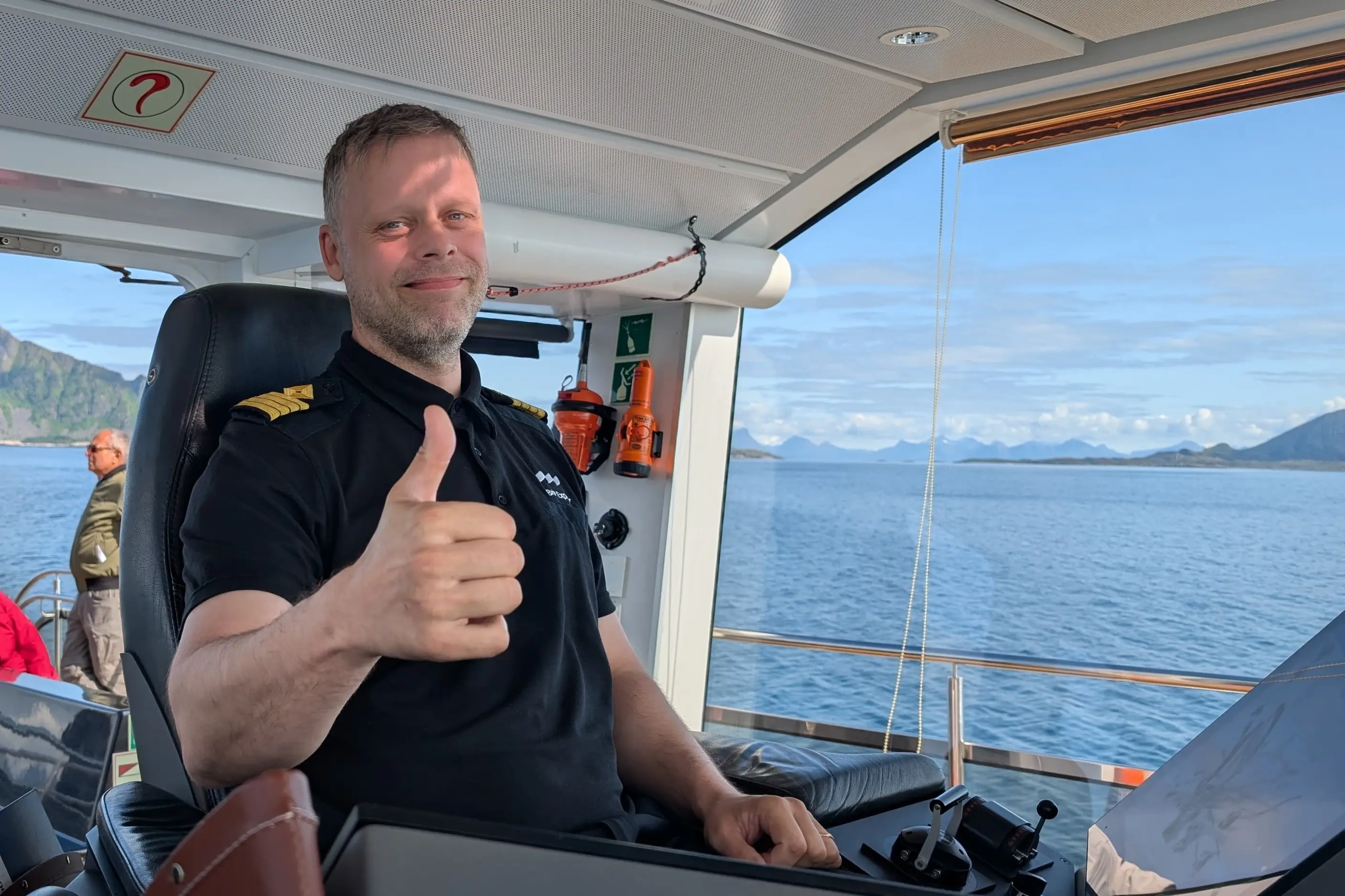 Yfirmaður á sjó með pappírsvinnu